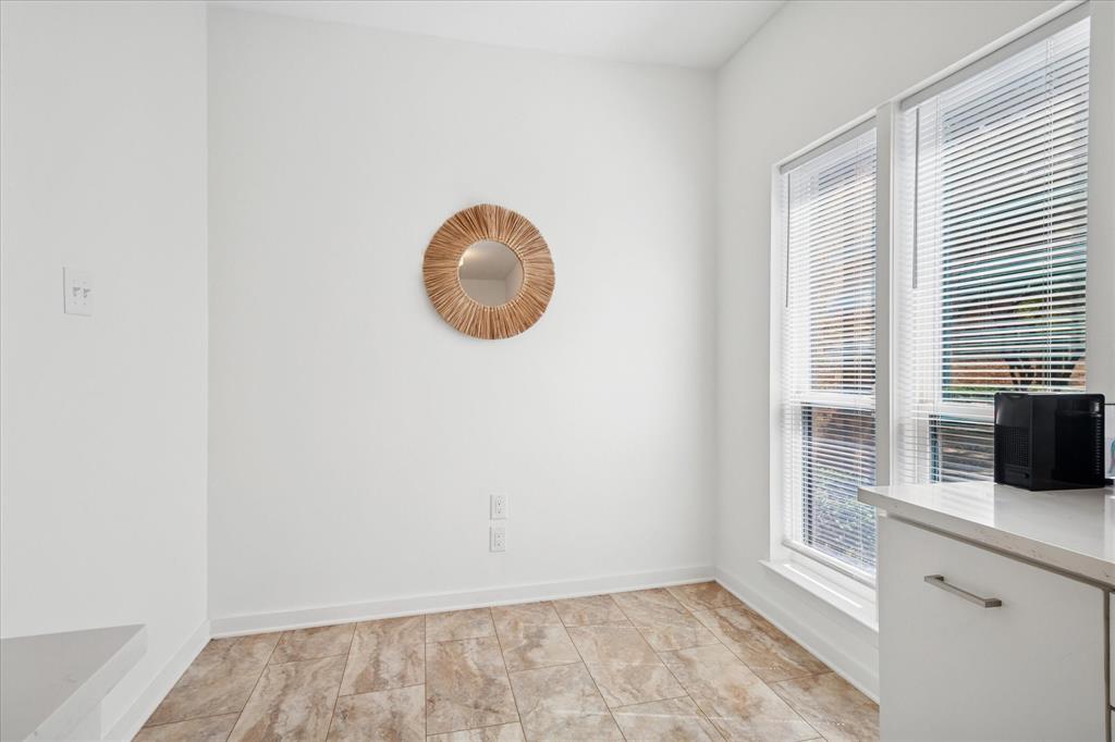 Royal Lane Condos 5800 - Residential