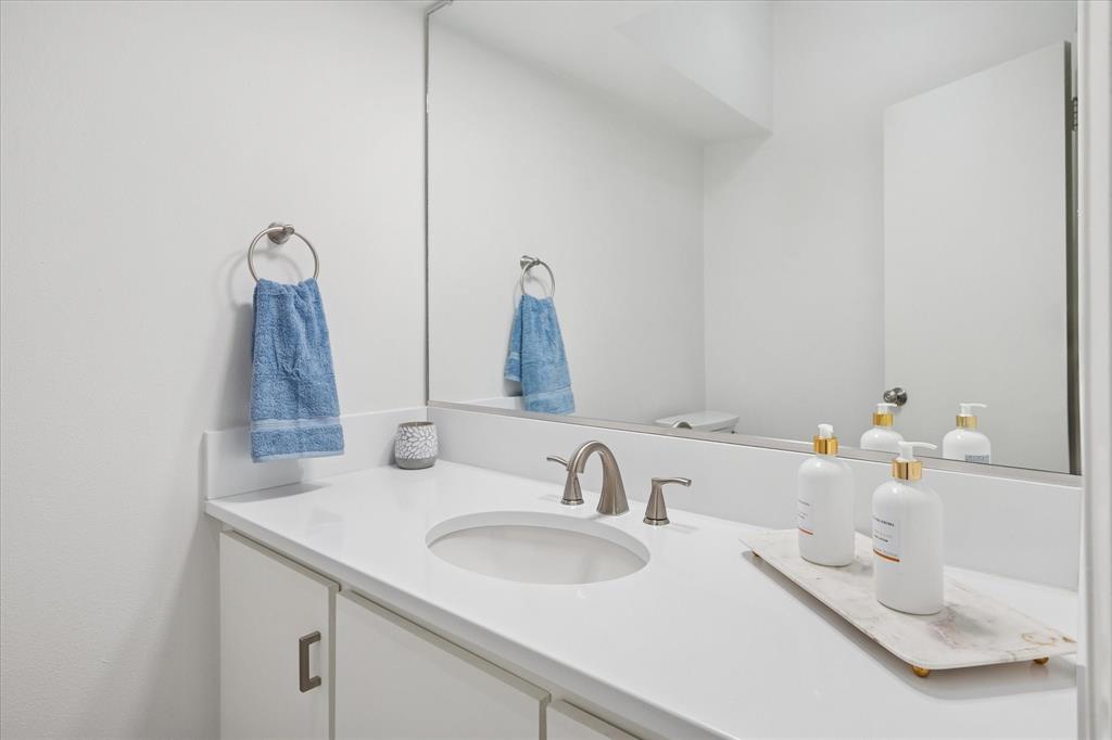 Royal Lane Condos 5800 - Residential