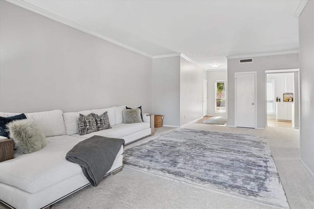 Royal Lane Condos 5800 - Residential