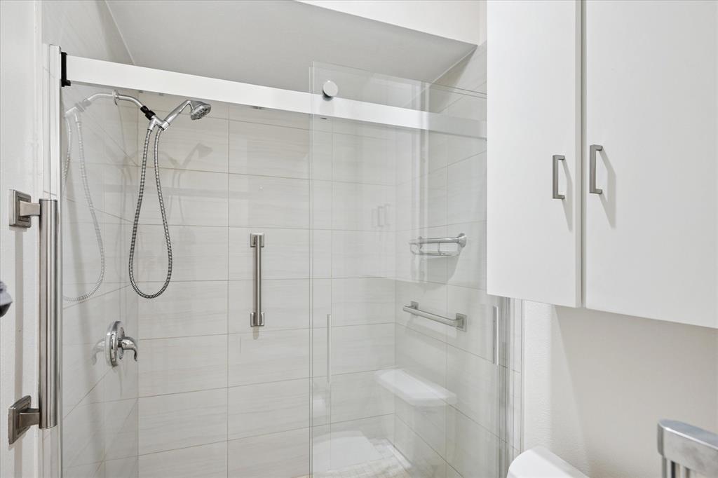 Royal Lane Condos 5800 - Residential