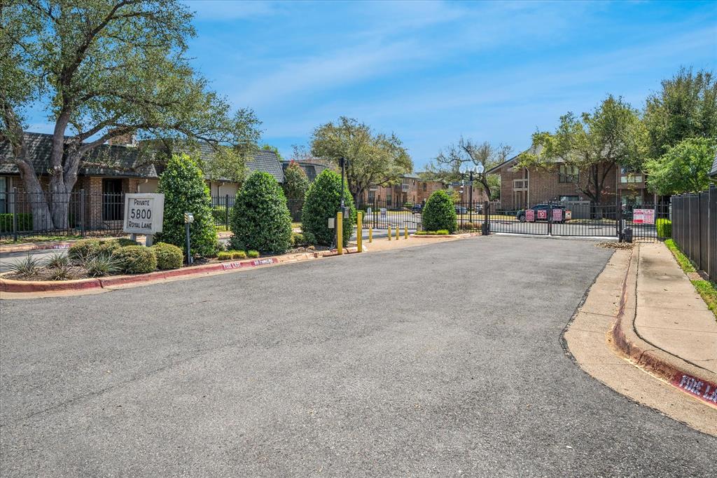 Royal Lane Condos 5800 - Residential