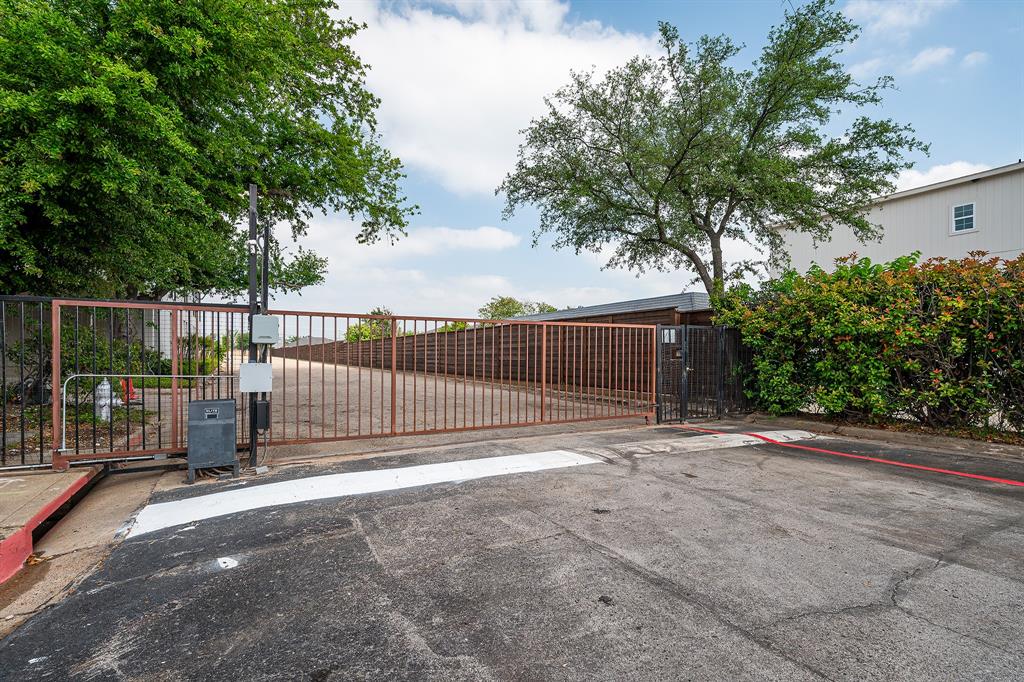 Royal Lane Condos 5800 - Residential