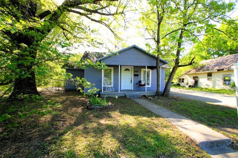 Photo of 349 12th Street NW, Paris, TX 75460 (MLS # 21420450)