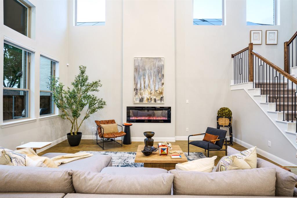 892 Panorama Drive