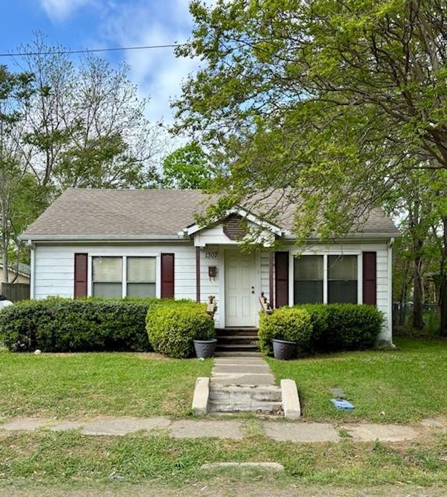 Looking for that Cottage you've always wanted?  This could be the one you've been searching for! Put your own vision to work of a Bed and Breakfast, or your own little home. This 2 bedroom, 1 bath with large kitchen and backyard is perfect.  This property has many opportunities to be made into whatever you want it to be. Perfect First home or income producing. It sits just in town near the College, restaurants and shopping.  It will take some TLC to get it ready but it will also take you back in time with it's cuteness.  Central Heat & Air, original hardwood floors, shutters, new window screens, the whole works.  Room to expand also with it's large backyard. You can add a carport or garage with workshop.  There is a storage unit in the backyard. This property is to be sold AS IS.  Open up your mind and let it go. Schedule a tour today and start your vision.  No HOA here!