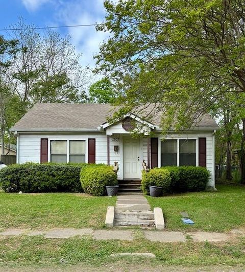 Photo of 1307 Church Street, Commerce, TX 75428 (MLS # 21238379)