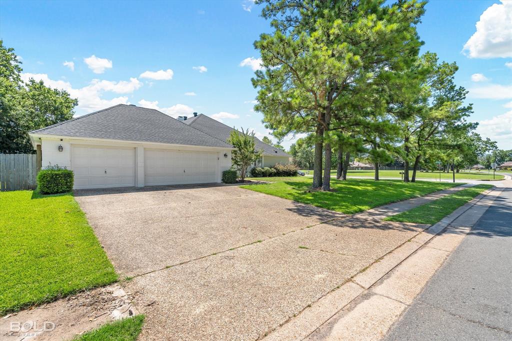 Photo 4 of 34 of 321 Greenacres Boulevard house