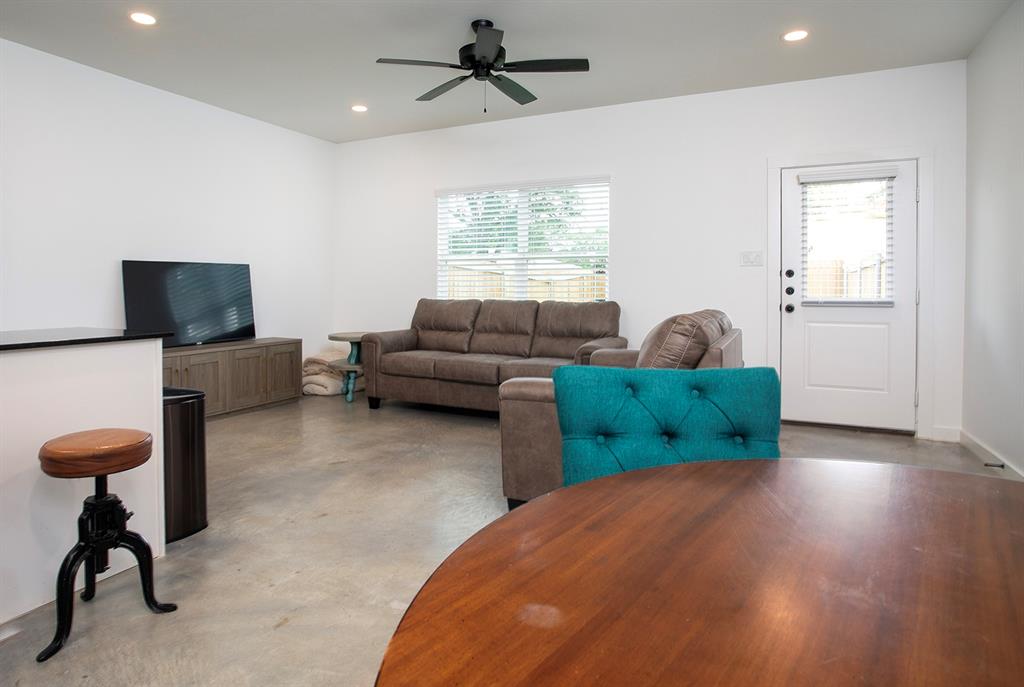 HENRICHSON SUBD - Residential Income