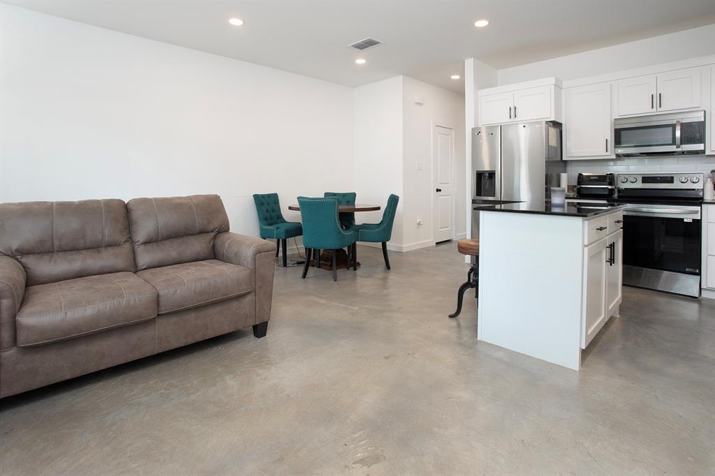 HENRICHSON SUBD - Residential Income