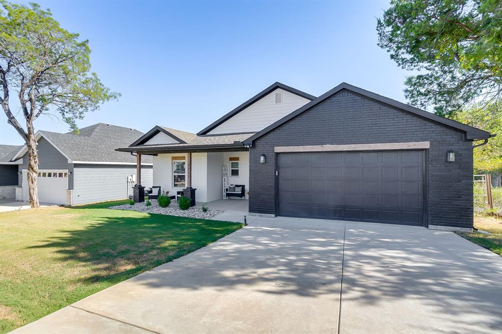 2217 Forest Hill Lane