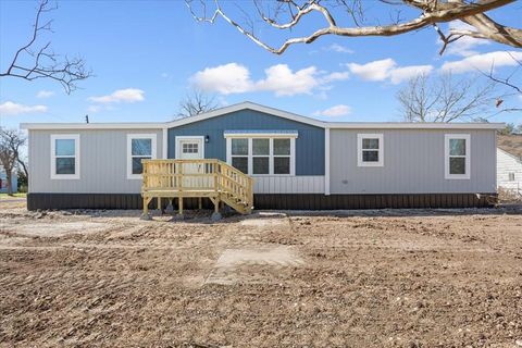 201 N Carpenter Street Mart TX 76664