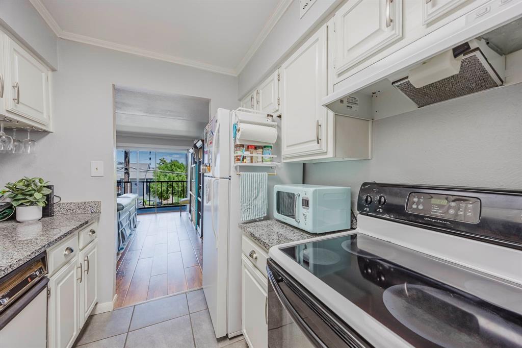 Cambridge Condos Ph 01 03 - Residential