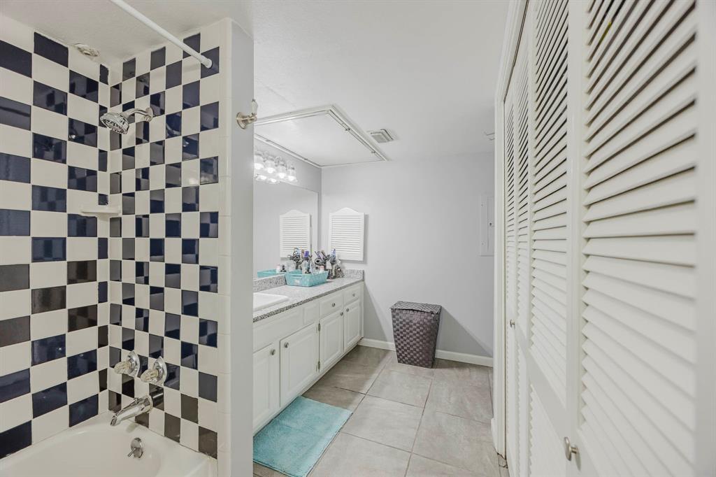 Cambridge Condos Ph 01 03 - Residential