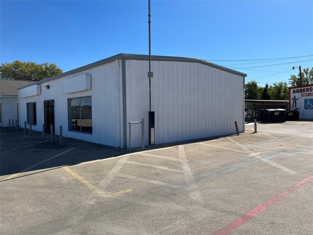 Photo of 710 E Interstate 30 Fwy #B, Garland, TX 75043 (MLS # 20188763)