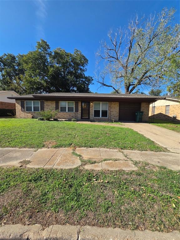 Photo of 304 S Joyce Street, Lacy Lakeview, TX 76705 (MLS # 21420230)