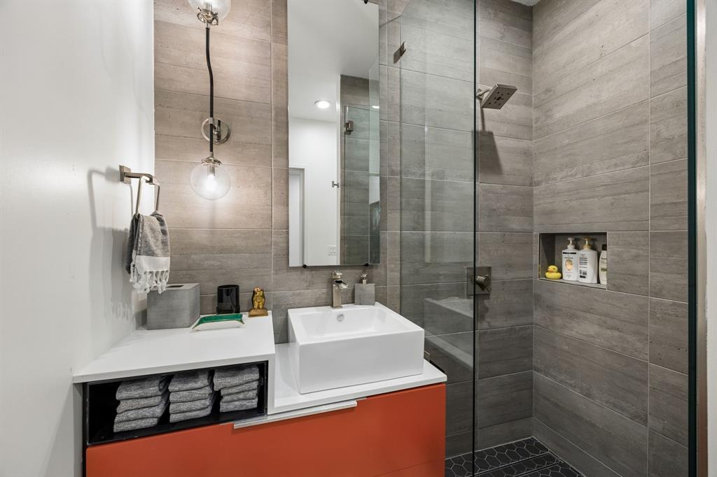 Ross Ave Annex - Residential