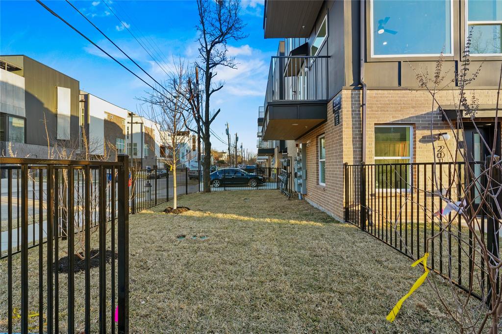 2031 N Prairie Avenue 101