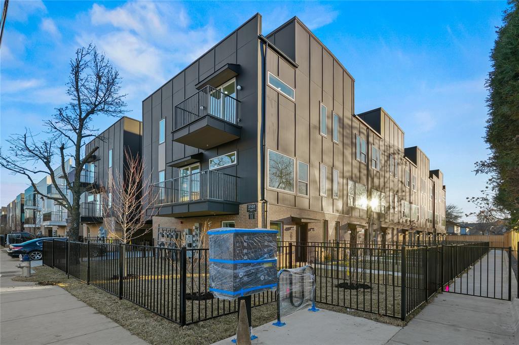 2031 N Prairie Avenue 101