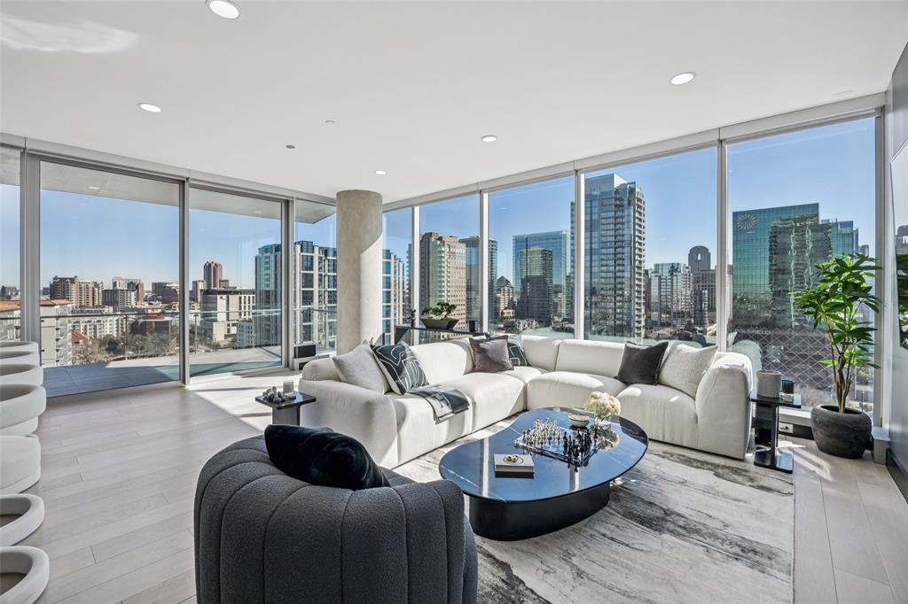 3130 N Harwood Street 1606