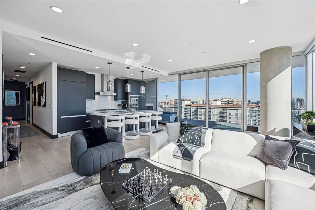 3130 N Harwood Street 1606