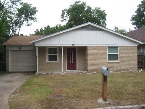 Photo of 205 Farley Street, Waxahachie, TX 75165 (MLS # 21225490)