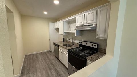 5065 Ridglea Lane 1009 Fort Worth TX 76116
