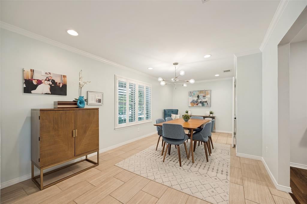 912 Vinecrest Lane