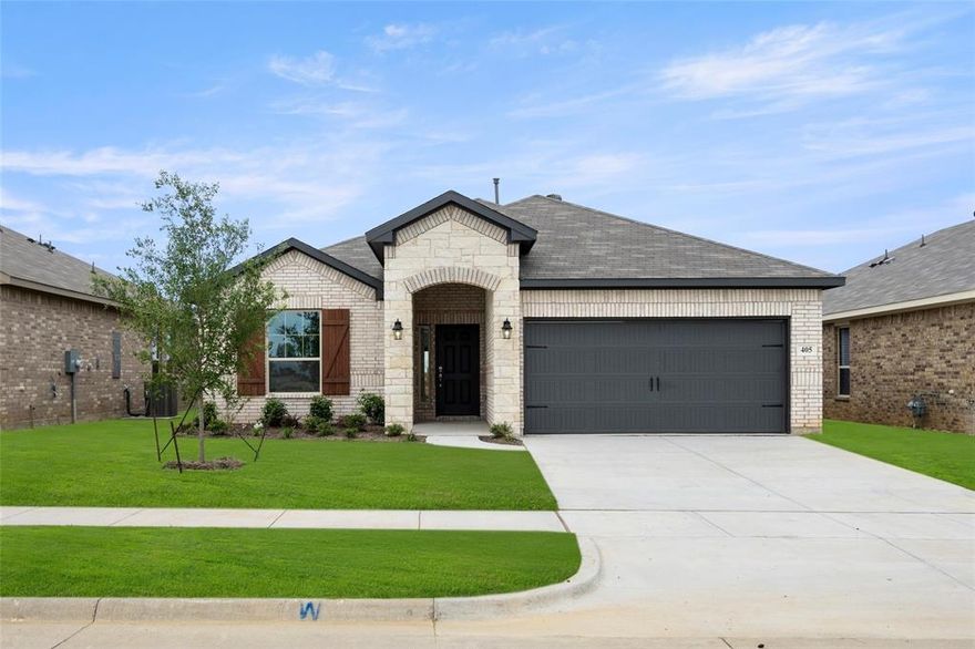 MLS# 20960149 - Built by Sandlin Homes - Ready Now! ~ Our Hamilton plan with 3 bedrooms, 2 bathrooms, a formal dining room. open living area, fireplace and covered patio. This home is designed with our upgraded package including quartz countertops, carpet, laminate and tile flooring!