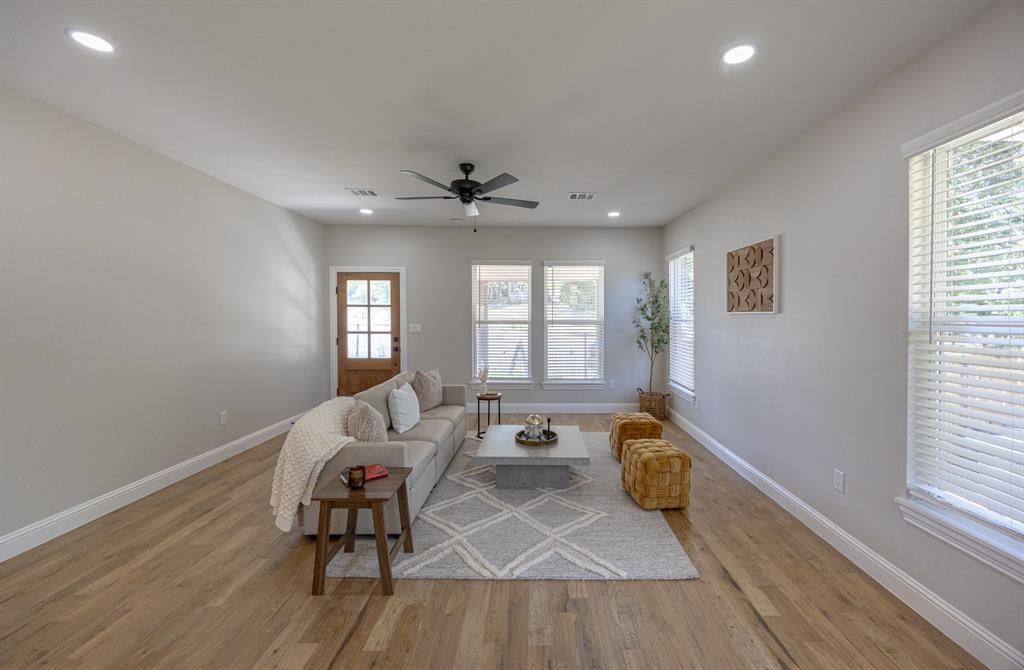 1321 E Magnolia Avenue