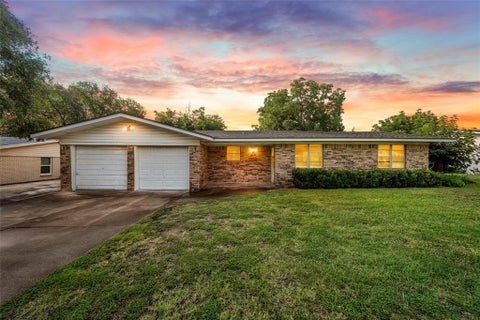 Photo of 111 E Dawn Drive, Robinson, TX 76706 (MLS # 21274821)