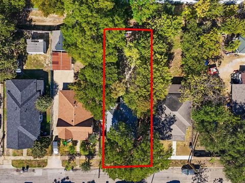 Photo of 213 W Brooklyn Avenue, Dallas, TX 75208 (MLS # 21093184)