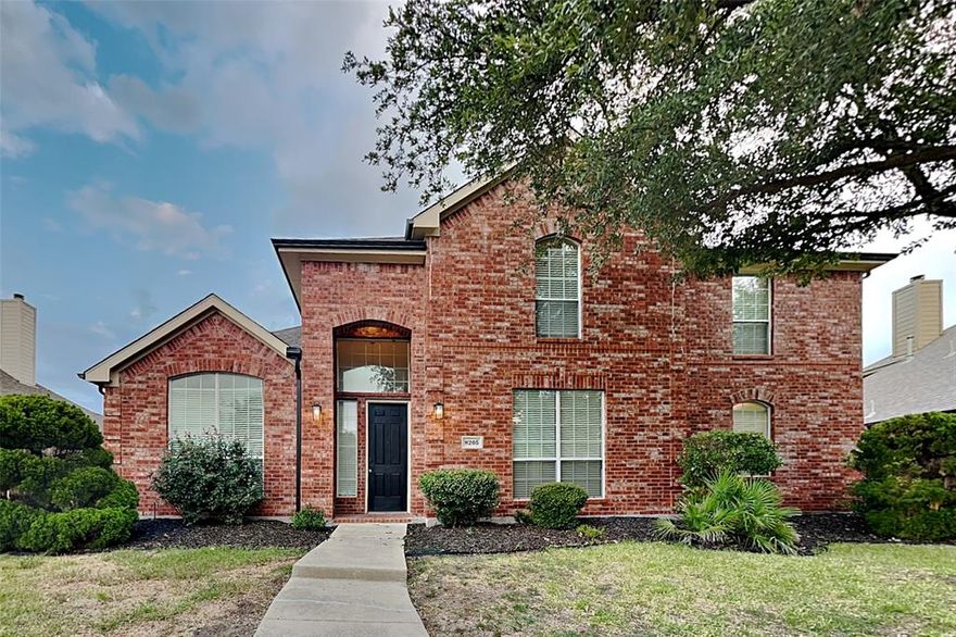 $1000 off the First Full Month of Rent! Charming 4 bed, 2 bath, 3,242 sq ft home in Rowlett! Open kitchen concept with updated counters. Primary suite with attached bathroom. Spacious backyard, great for gatherings! Pets accepted on a case by case basis. Additional admin fees apply. The Fireplace is decorative. Schedule your showing today! This home is as-is.  

This home may be located within a Homeowners Association (HOA) community. If so, residents will be responsible for adhering to all HOA rules and regulations. Please contact your agent or landlord's agent for more information.