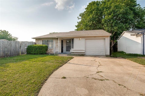 Photo of 450 Weaver Street, Cedar Hill, TX 75104 (MLS # 21294788)