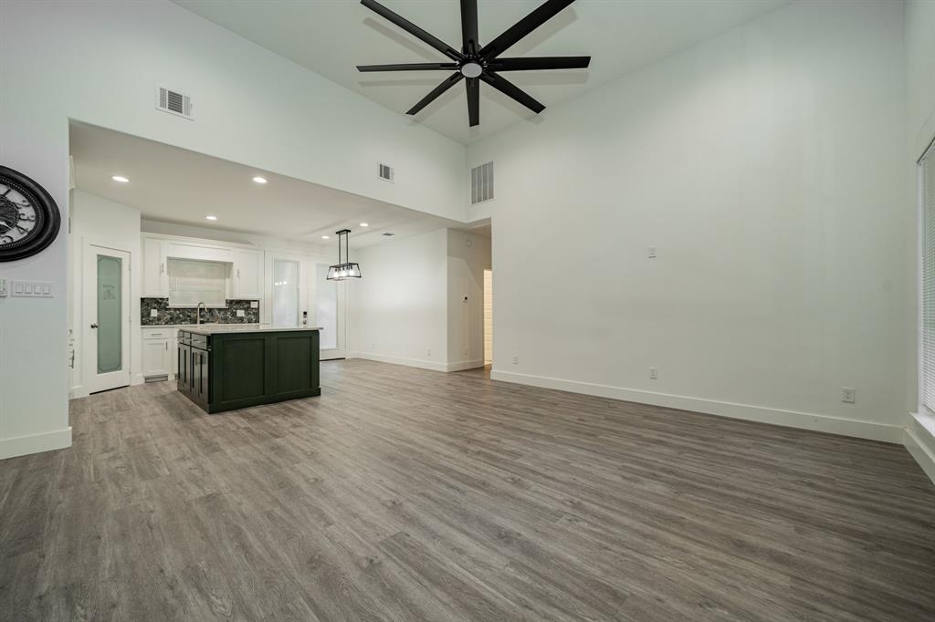 9469 Pinewood - Photo 4