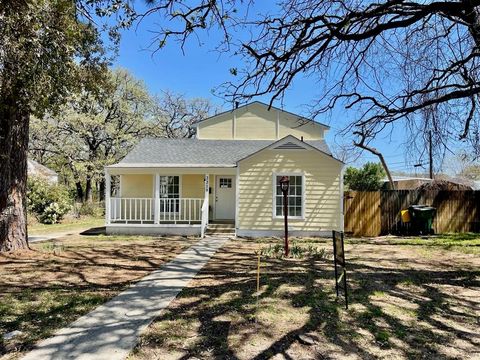 Photo of 2218 Owens Street, Haltom City, TX 76117 (MLS # 21218482)