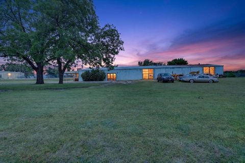 Photo of 1092 W Highway 199, Springtown, TX 76082 (MLS # 21277073)