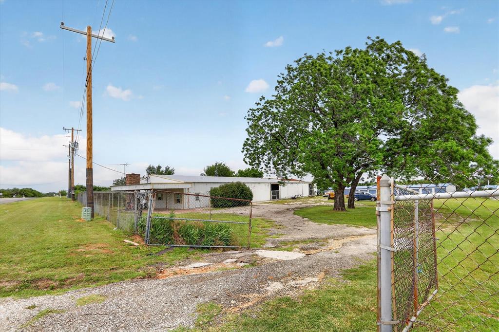 1092 W Highway 199