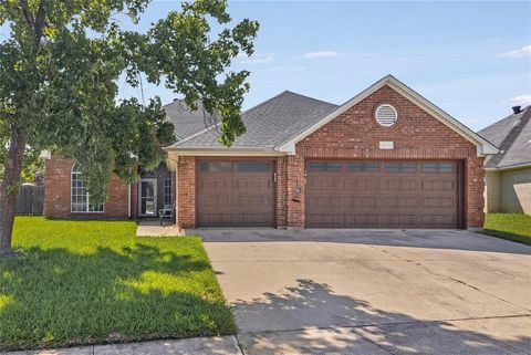 Photo of 6113 Cliffbrook Drive, North Richland Hills, TX 76180 (MLS # 21166935)