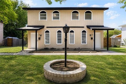 Photo of 2406 Hollandale Circle, Arlington, TX 76010 (MLS # 21272908)