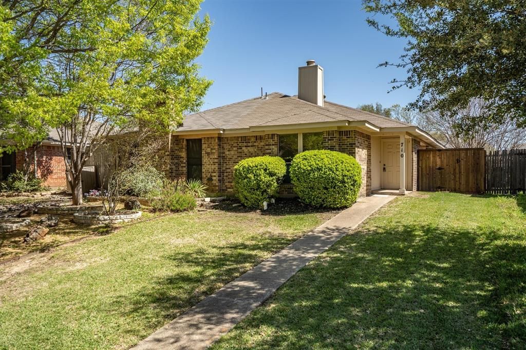 Photo of 710 Michol Street, Grapevine, TX 76051 (MLS # 21213399)