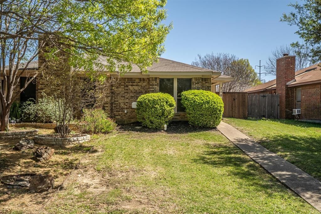 Photo of 710 Michol Street, Grapevine, TX 76051 (MLS # 21213399)