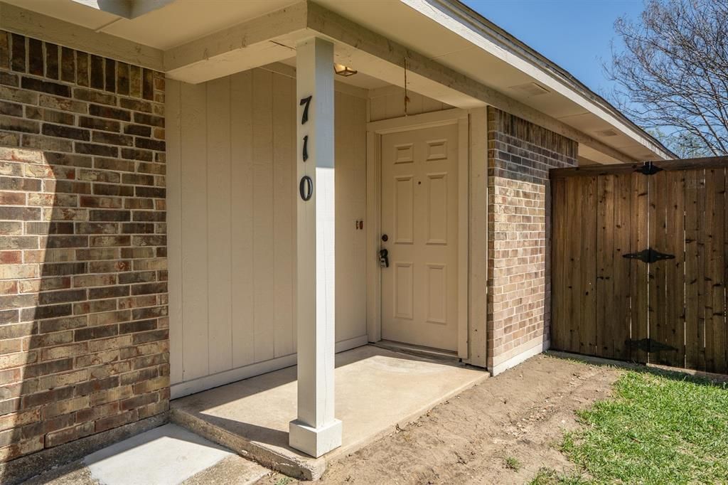Photo of 710 Michol Street, Grapevine, TX 76051 (MLS # 21213399)