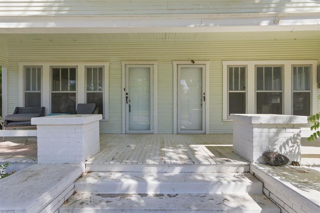 817 W Long Street