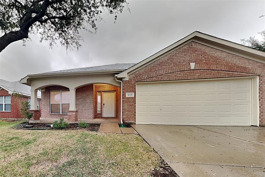 Charming 3 bed, 2 bath 1,898 sq ft home in Arlington! Open kitchen concept with updated counters. Primary suite with attached bathroom. Spacious backyard, great for gatherings! Pets accepted on a case by case basis. Additional admin fees apply. Schedule your showing today! This home is as-is.  
LEASE TERM:1-2 years

This home may be located within a Homeowners Association (HOA) community. If so, residents will be responsible for adhering to all HOA rules and regulations. Please contact your agent or landlord's agent for more information.