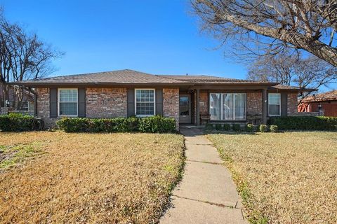 Photo of 1319 Meadowcrest Drive, Mesquite, TX 75149 (MLS # 21164307)