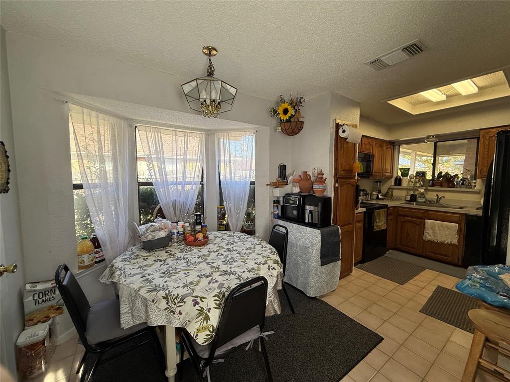 6115 Meadowside Trail