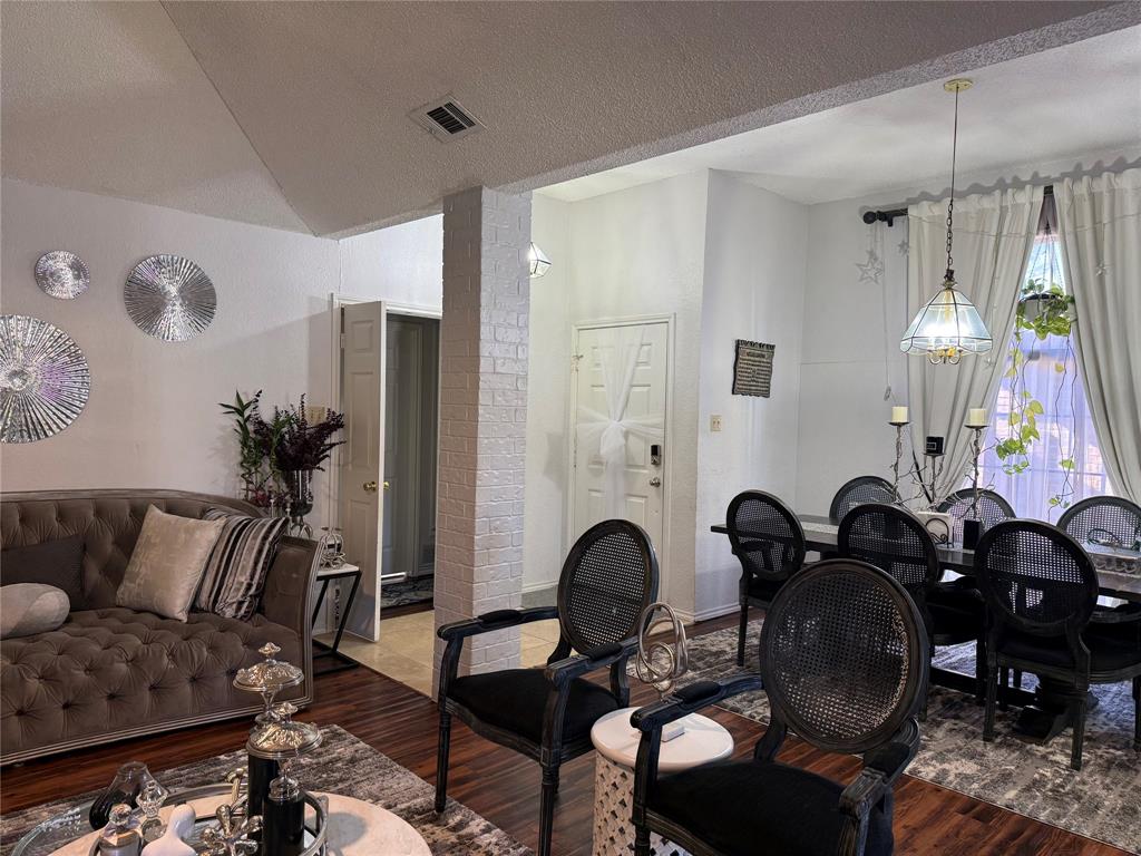 6115 Meadowside Trail