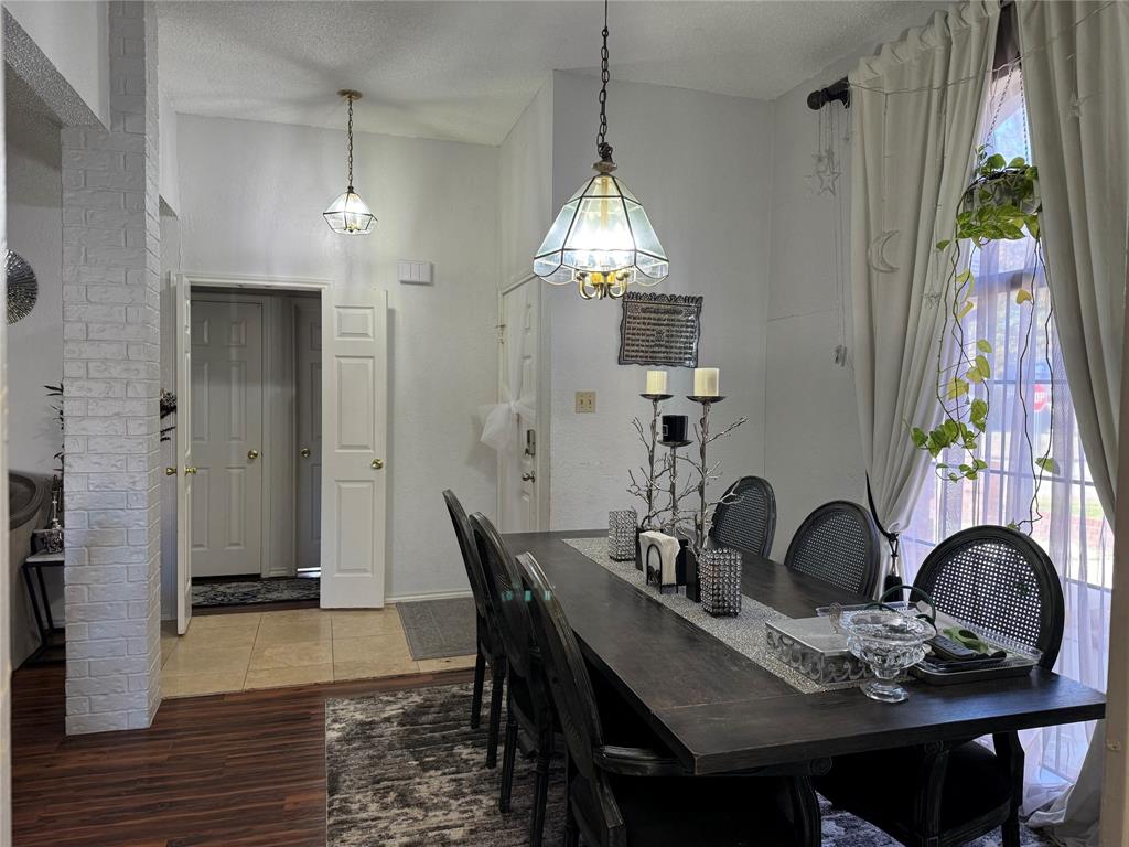 6115 Meadowside Trail