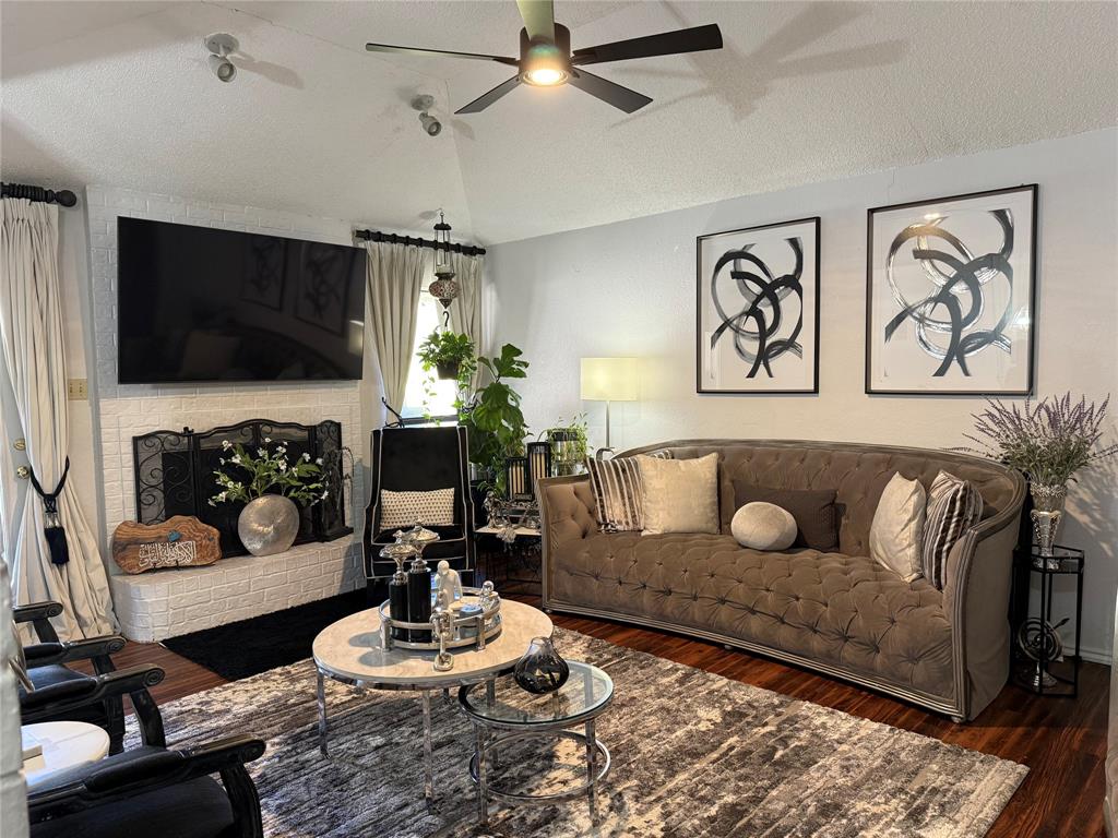 6115 Meadowside Trail