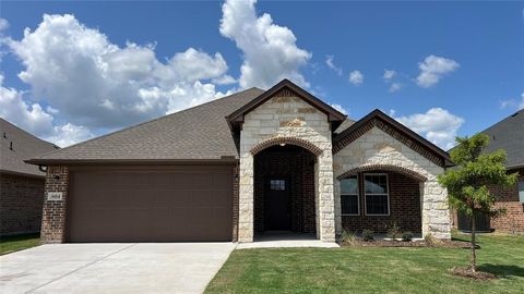 Photo of 604 Moseley Lane, Greenville, TX 75402 (MLS # 21250807)